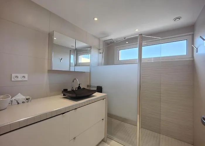Vue T2 61m²+ Parking شقة *